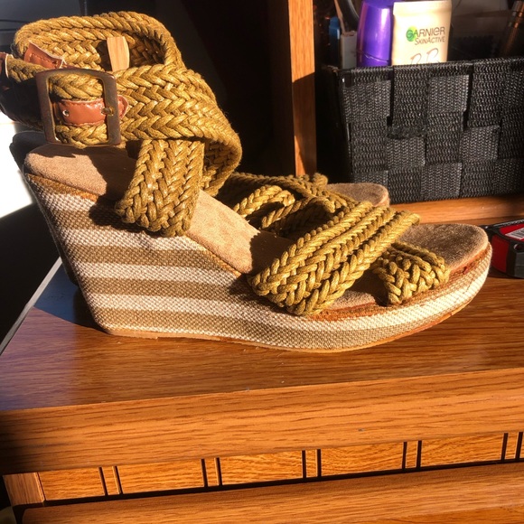 ARDENE | Free w/purchase | Platform Sandals | Striped | Size 6/36 - Picture 2 of 8